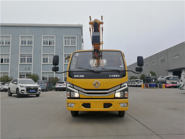 國(guó)六東風(fēng)13.5米曲臂高空作業(yè)車