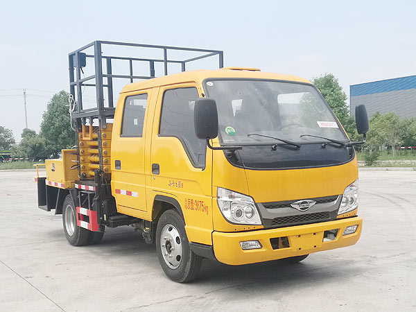 福田小卡剪叉高空作業(yè)車