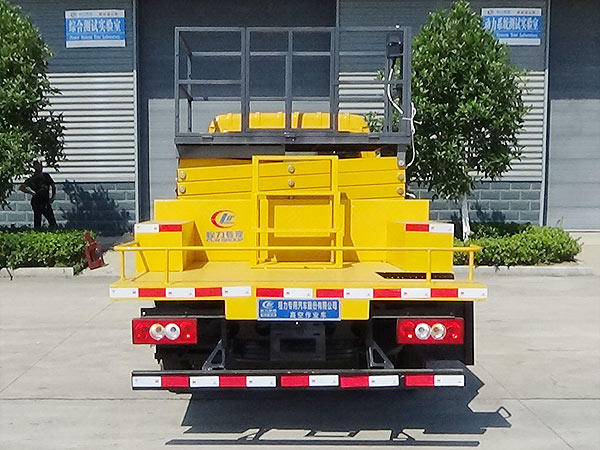 福田小卡剪叉高空作業(yè)車